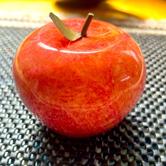Solid marble with brass leaf paper weight - Picture 1 of 4